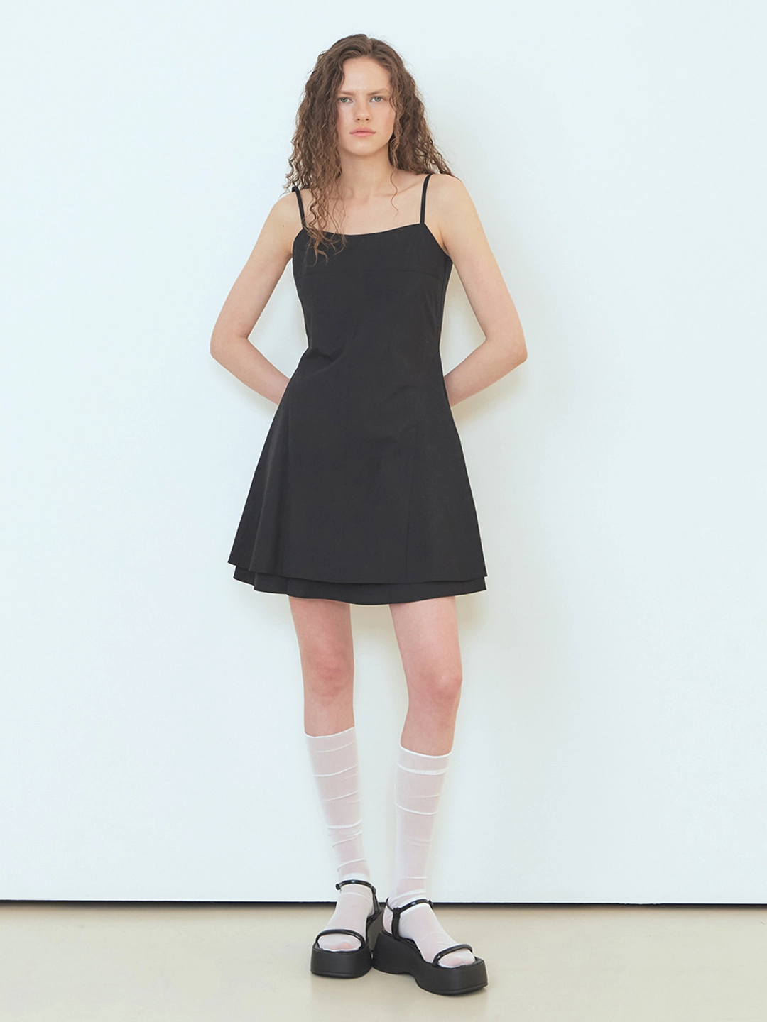 에트몽 Slip Flare Layered Mini Dress, Black 상품 이미지 1