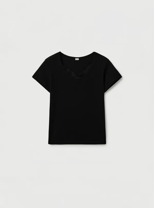 V-NECK LACE TOP - BLACK