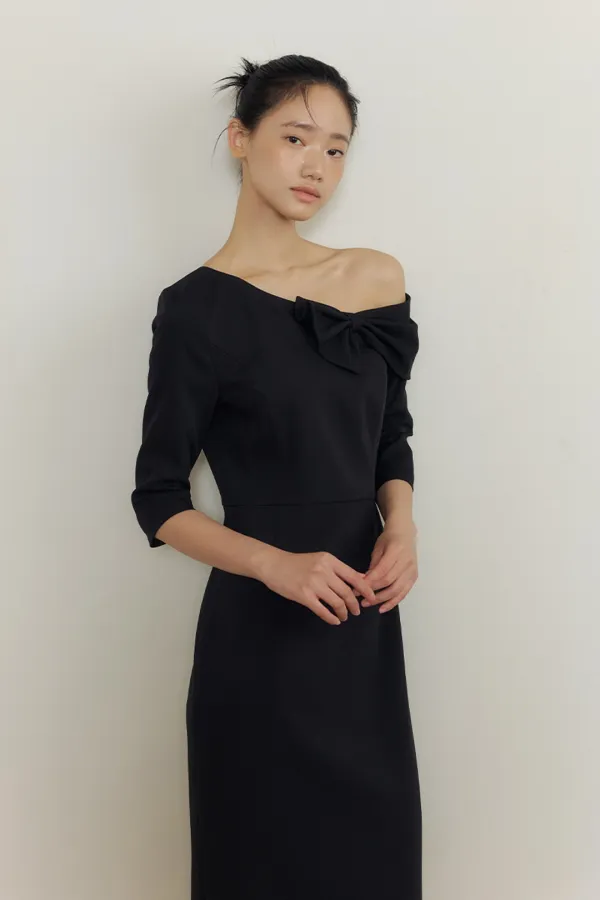 One-Shoulder Ribbon Drape Dress (black)