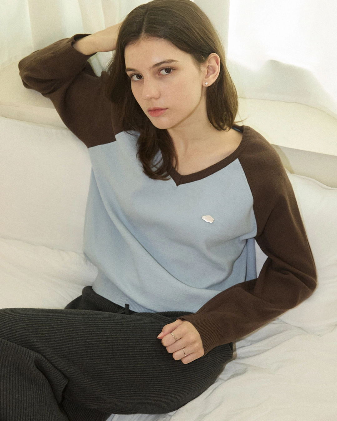 어다울 Cotton candy v neck raglan knit - blue 상품 이미지 2