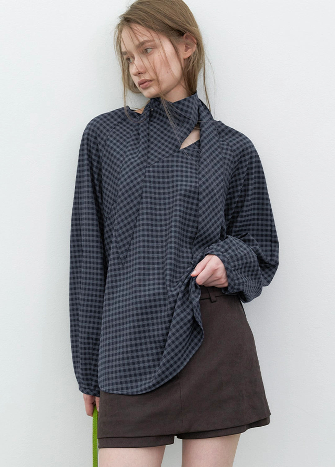 아뜰리에 나인 (BL-4438)VOLUME CHECK TIED BLOUSE 상품 이미지 2