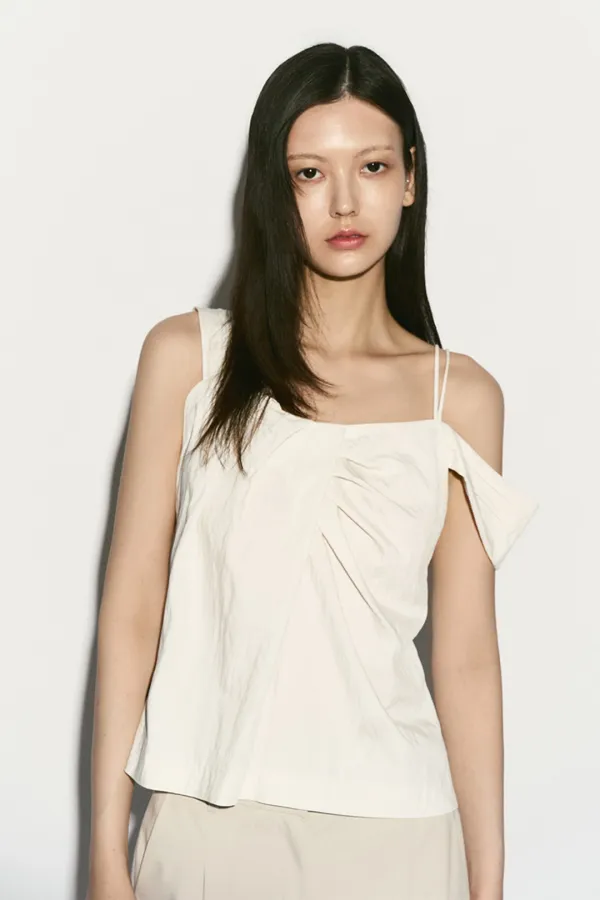 ASYMMETRIC SHOULDER BLOUSE PEARL