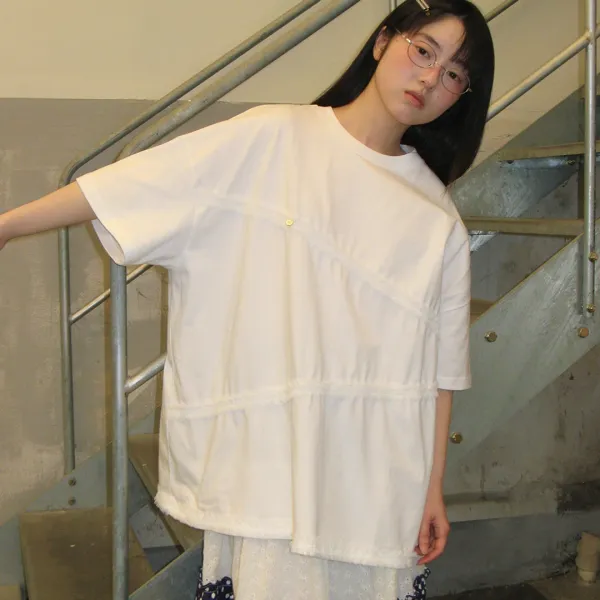 OBLIQUE FRILL SHIRRING OVER FIT T SHIRT WHITE