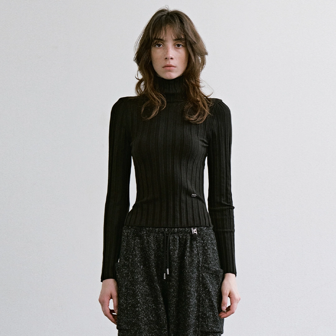 트리밍버드 Side-Slit Turtleneck Knit Top [ Black ] 상품 이미지 2