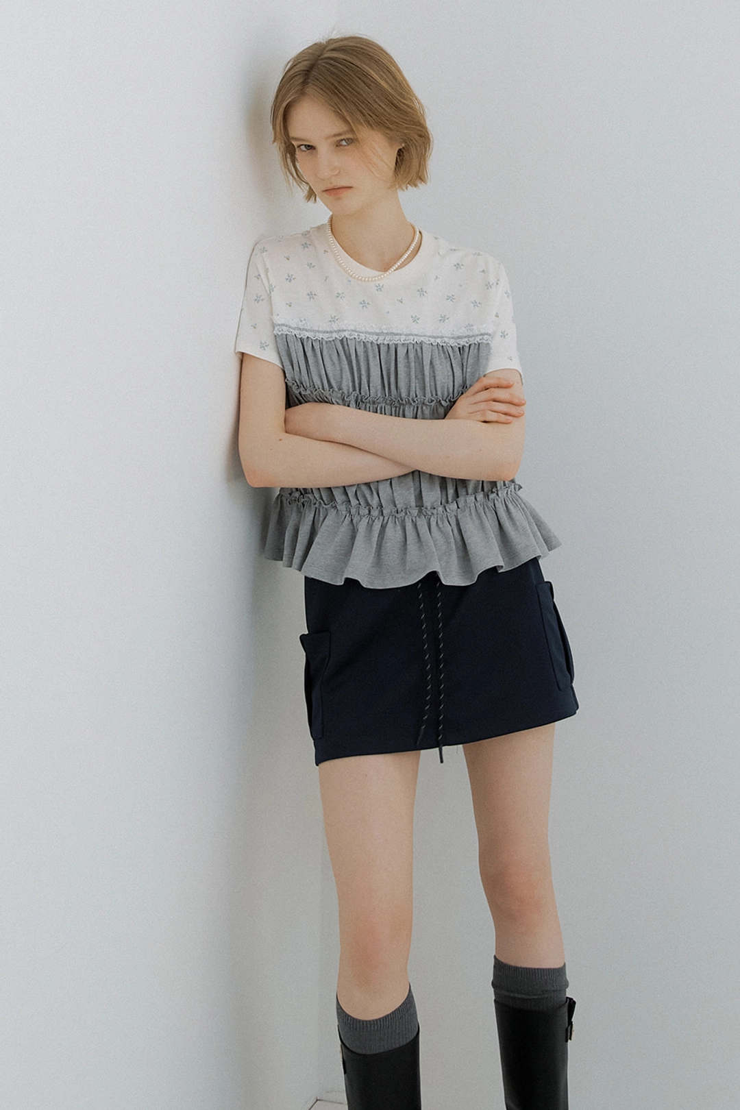 모어댄라이크 FLOWER SHIRRING T-SHIRT - IVORY 상품 이미지 1