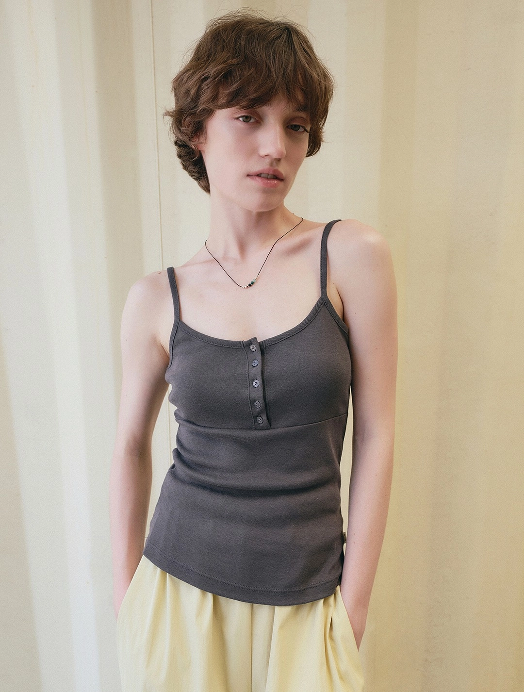 로에일 Button placket layered tank top_Charcoal 상품 이미지 1