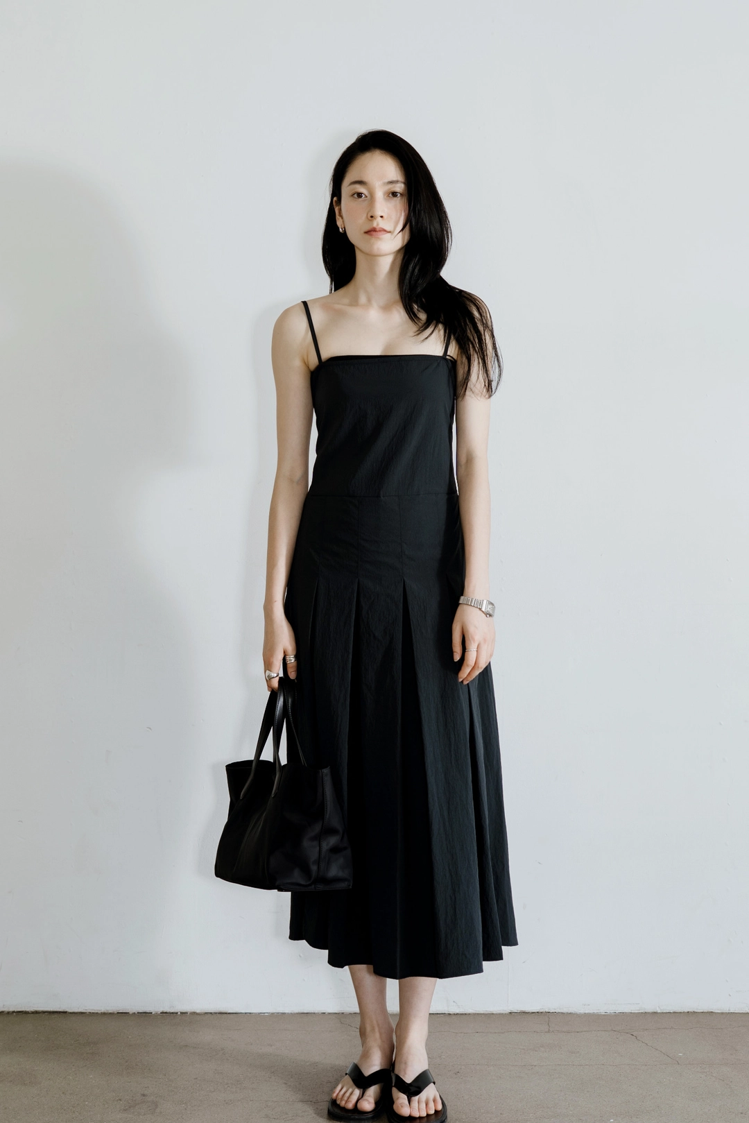 스앨더 47624_Open-back pleats dress 상품 이미지 1
