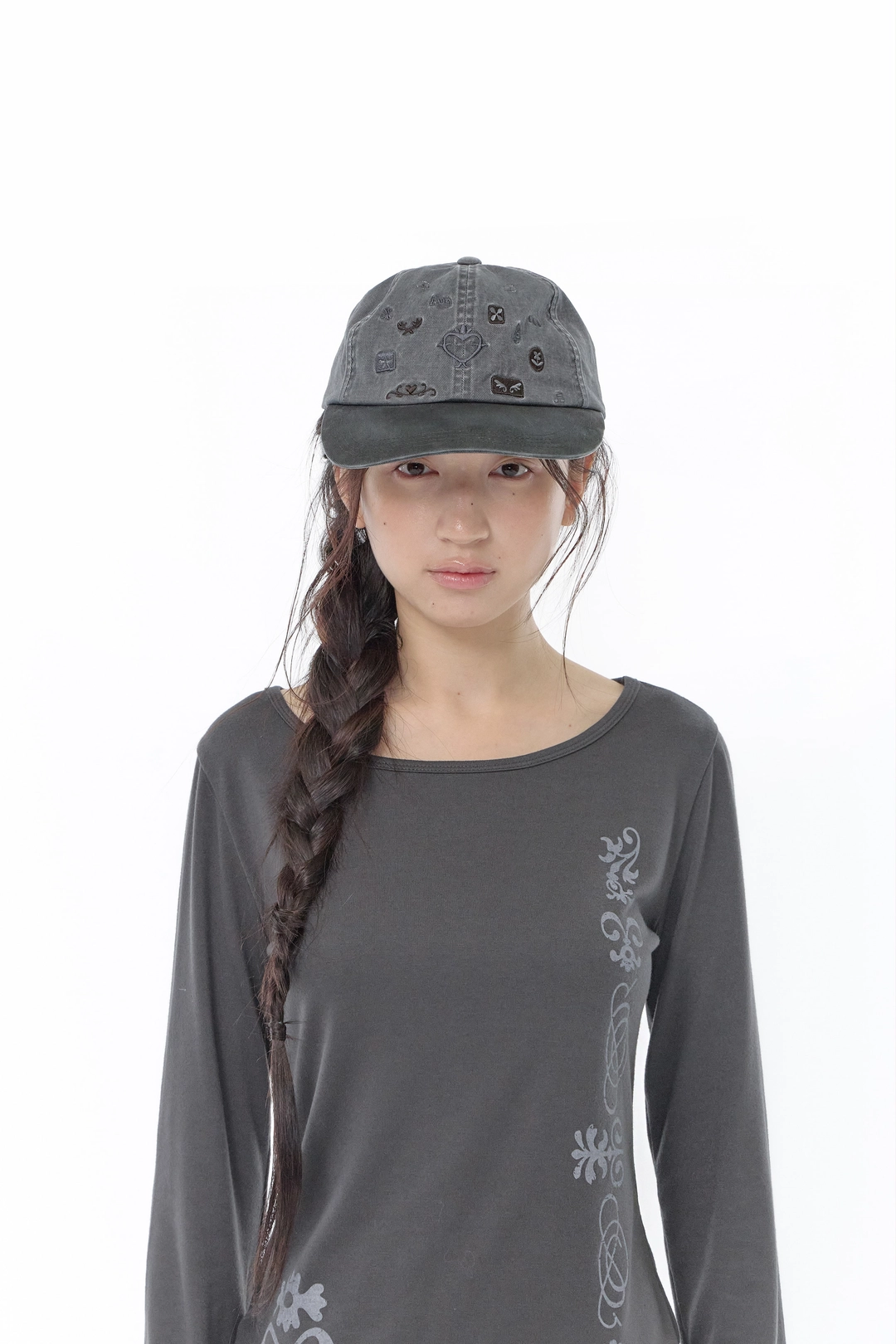 허그유어스킨 Washed needlework ball cap (Charcoal) 상품 이미지 2