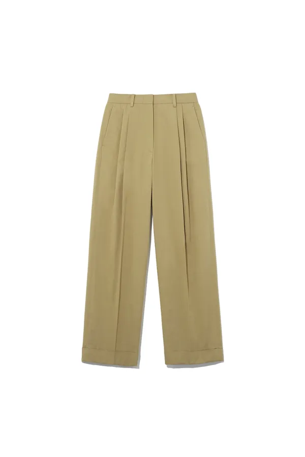 TWO-TUCK CHINO TROUSERS [CAMEL]