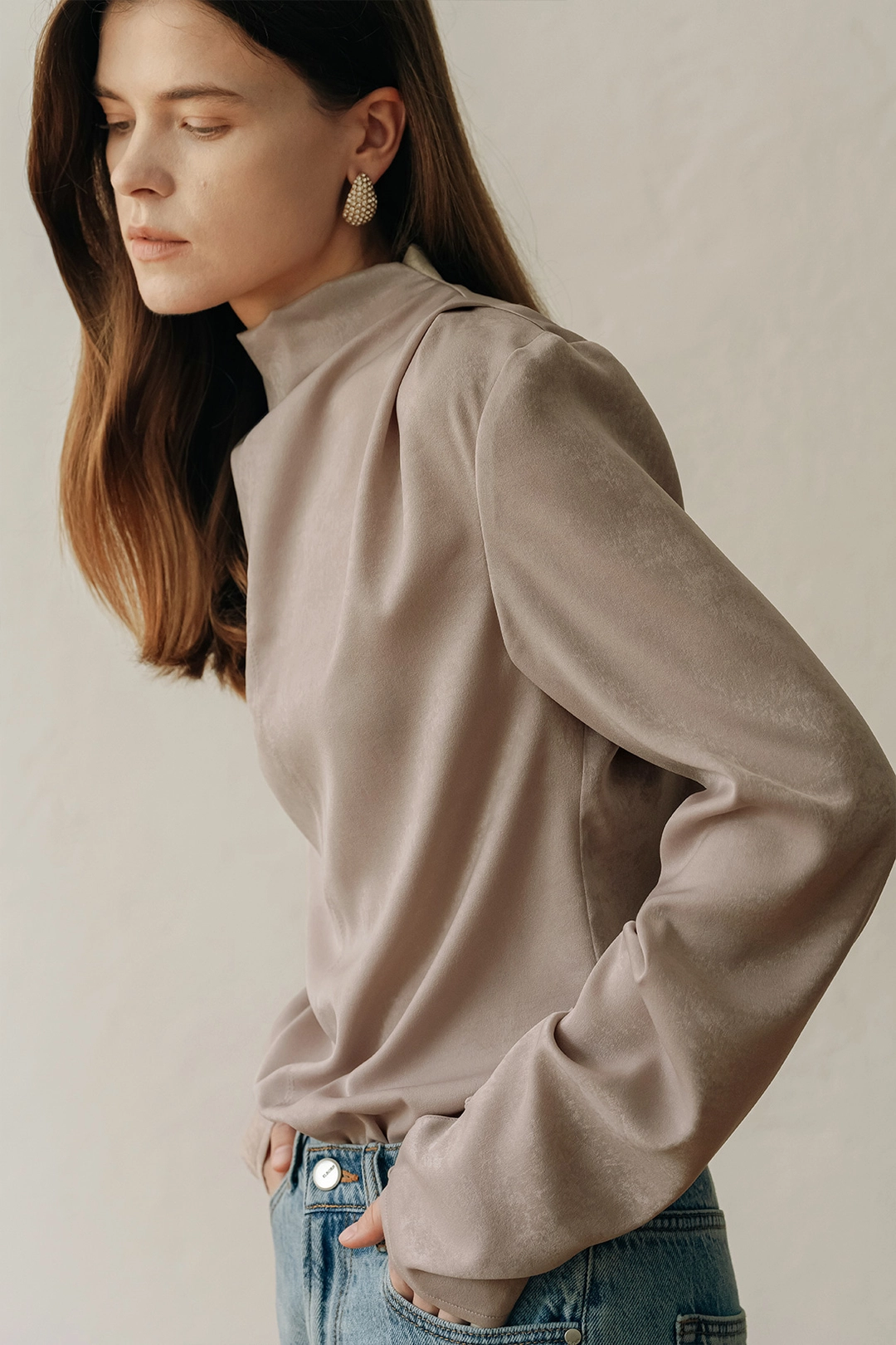 엘보른 Nella Half-neck Blouse 상품 이미지 2