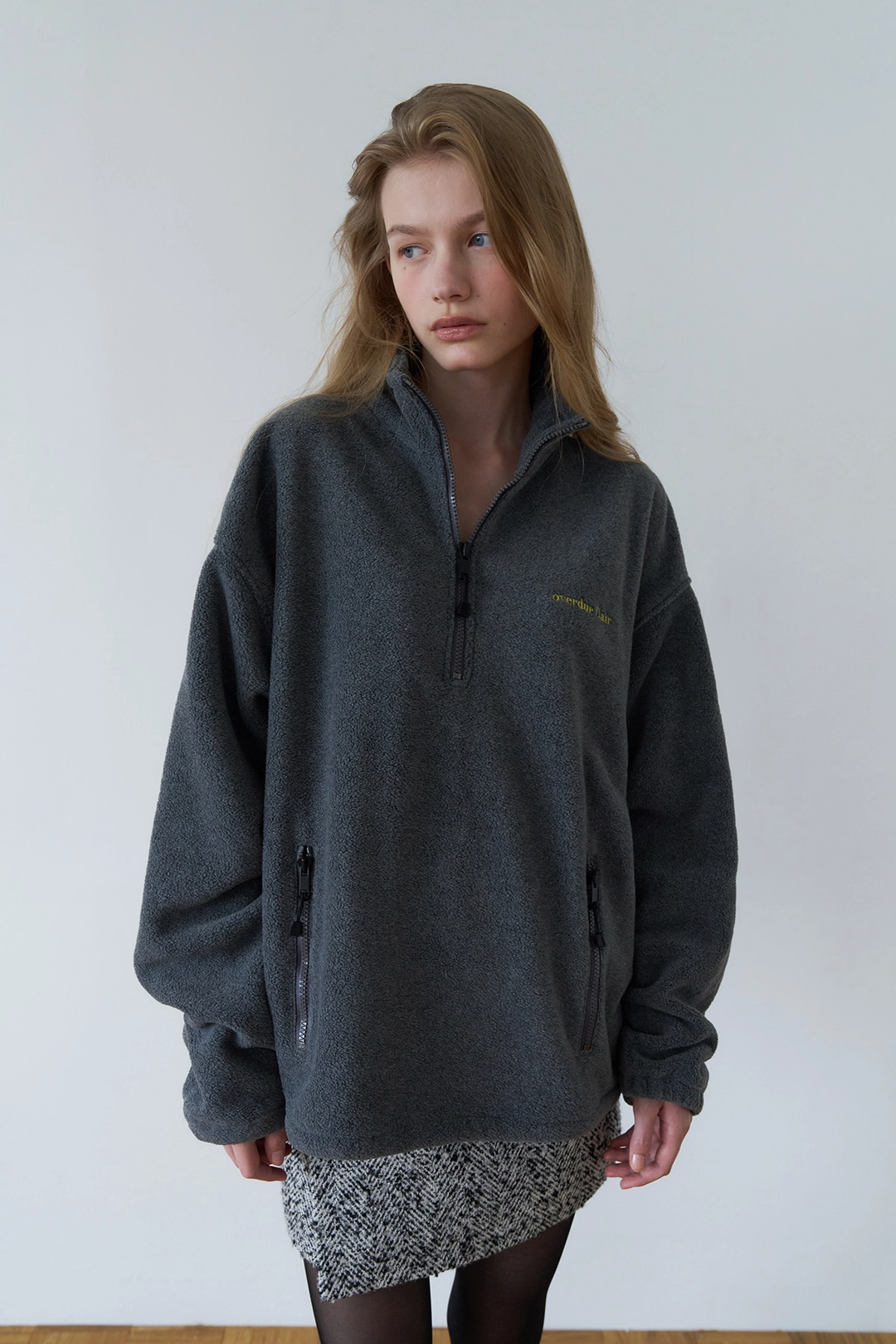 오버듀플레어 [10/16 PRE-ORDER] HALF-ZIP FLEECE TOP_DARK GREY 상품 이미지 2