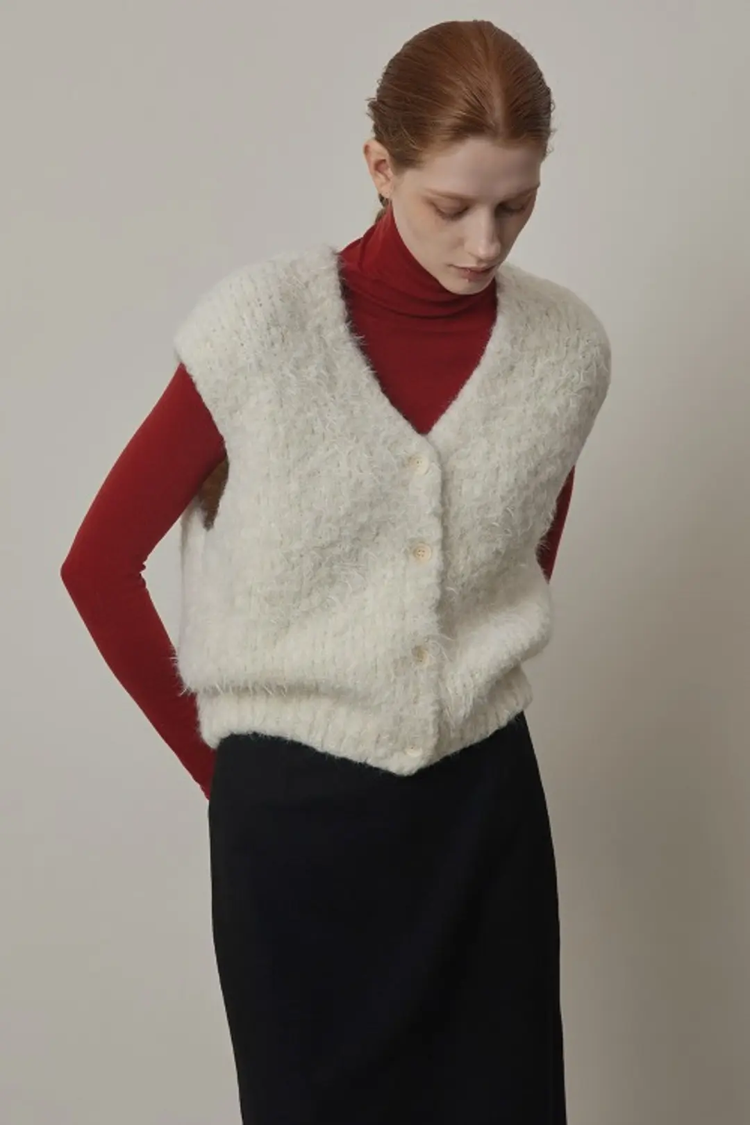 퀸스래빗 Alpaca Boucle V-neck Knit Vest 상품 이미지 2