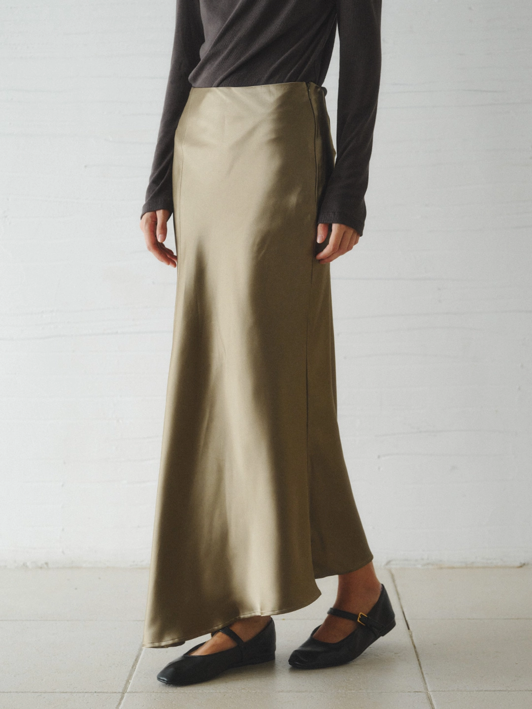 르니나 ALOHA unbalanced satin long skirt_khaki 상품 이미지 2
