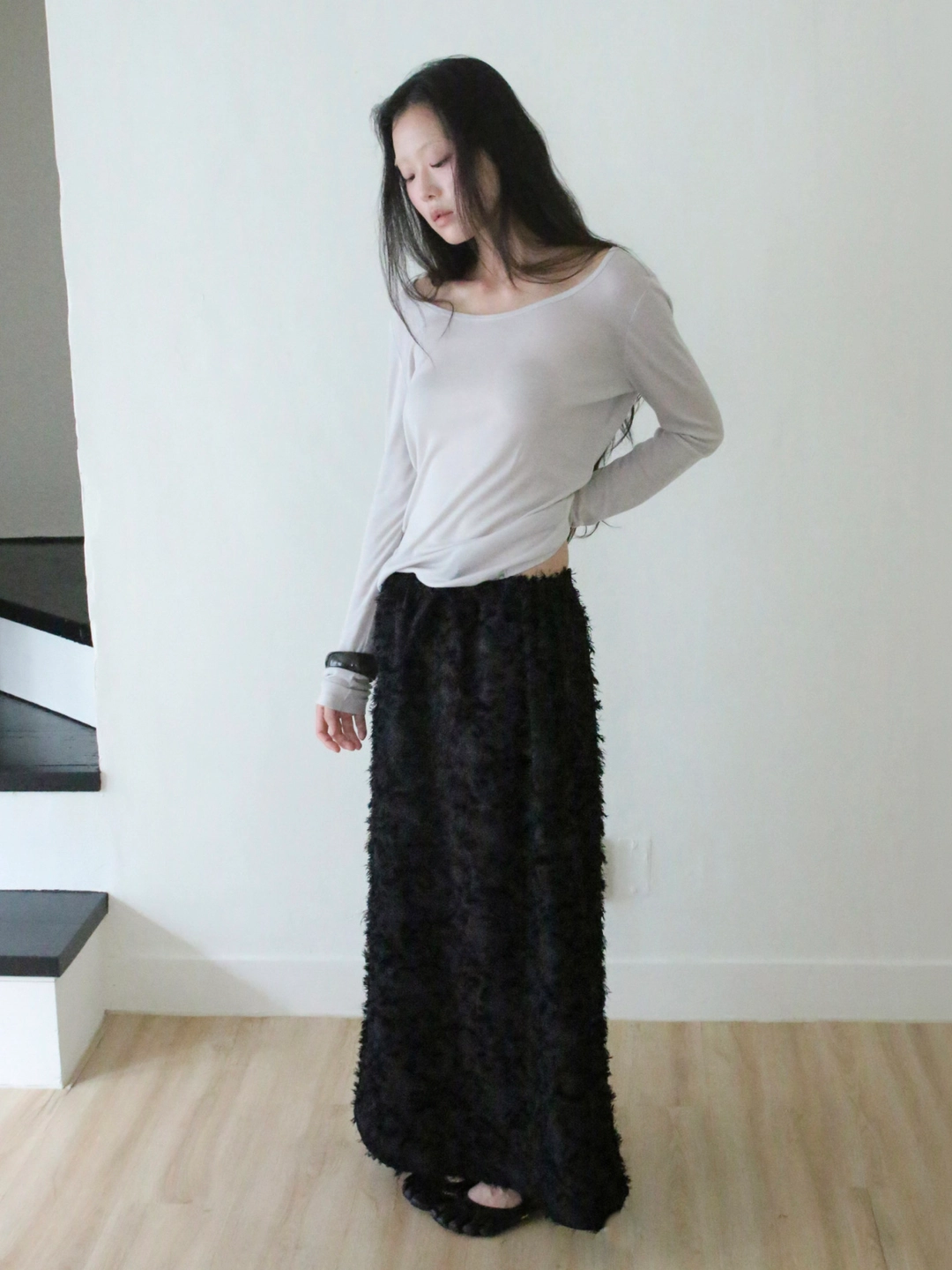 포에브 Flower Textured Long Skirt - Black 상품 이미지 2