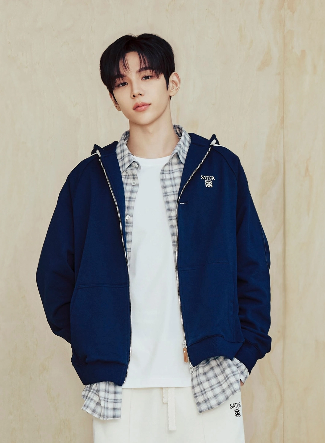 세터 [RIIZE\'s Pick] Loren Small Logo Hood Zip-up - Navy 상품 이미지 2