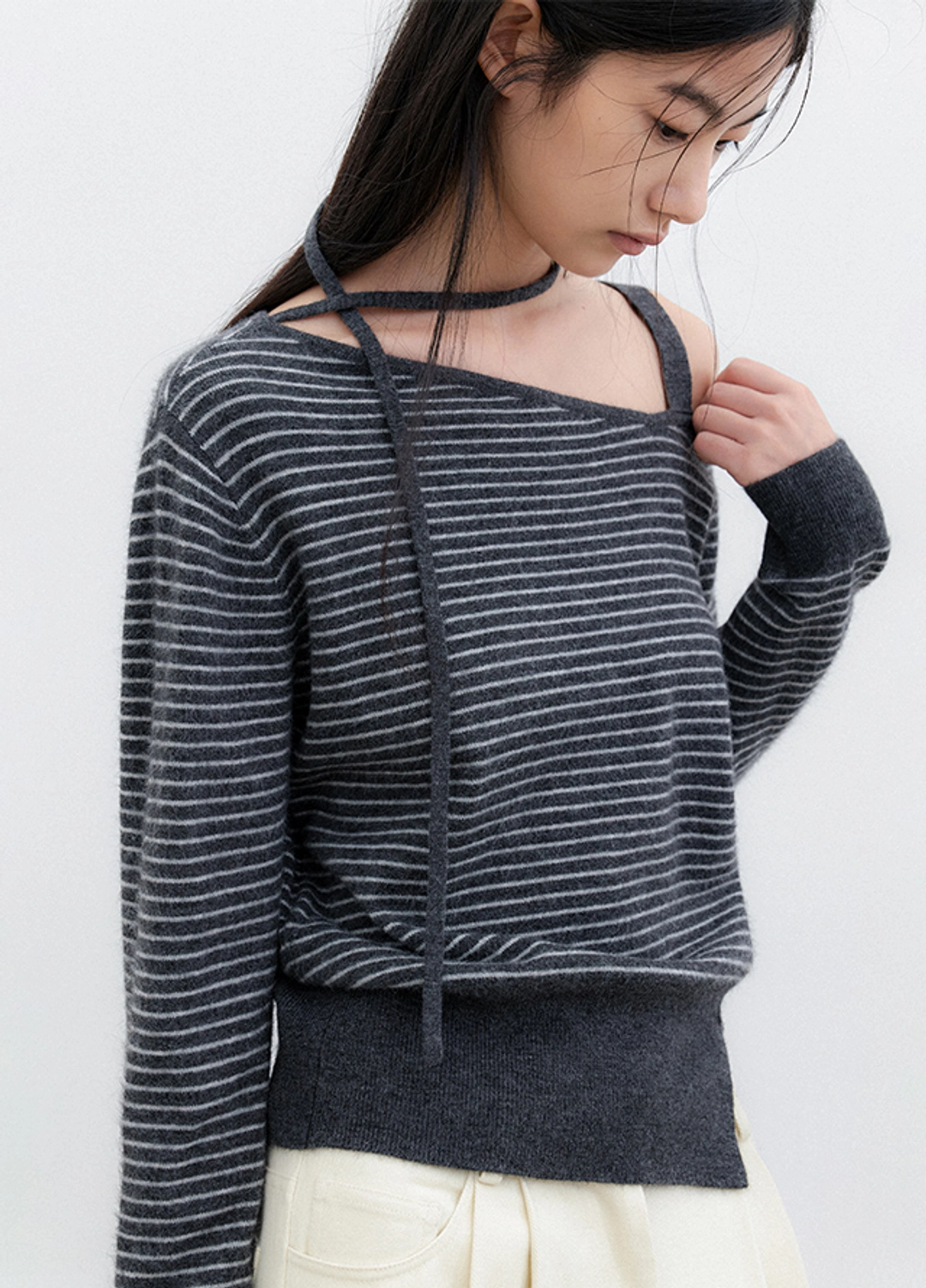 아뜰리에 나인 (T-7311)WOOL STRIPE ONE OFF SHOULDER STRAP KNIT 상품 이미지 2