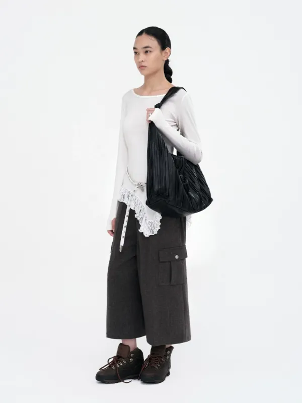 Pleats Triangle Bag [Black]