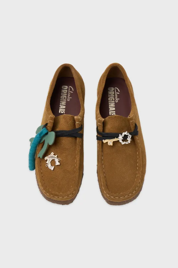 Clarks X Cus Wallabee Charm Set (Cola Suede)
