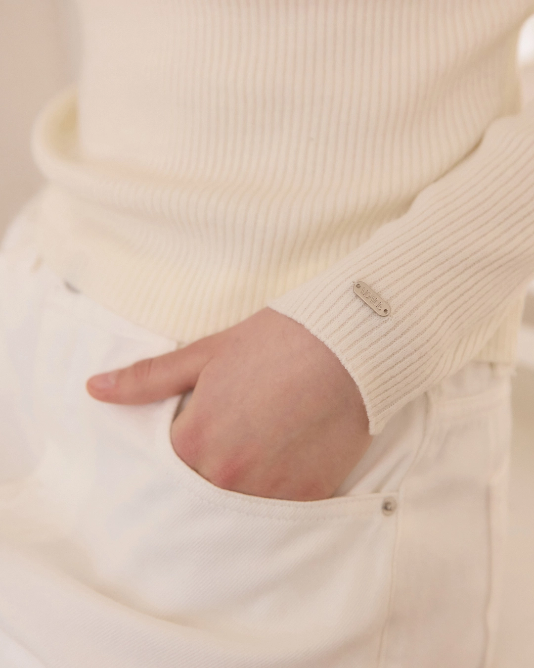 어다울 Golgi one off shoulder knit - ivory 상품 이미지 3
