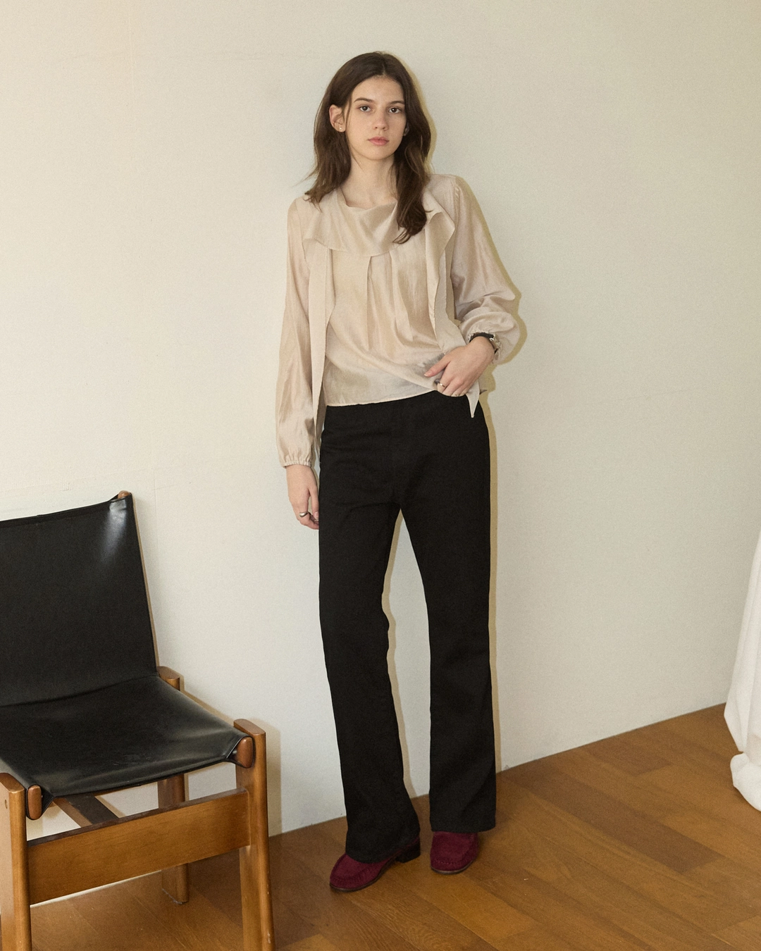 어다울 Ruffle scarf neck pintuck blouse - pink beige 상품 이미지 3