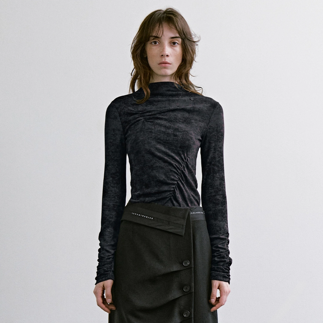 트리밍버드 Blurry Print Mock Neck Top [ Black ] 상품 이미지 1
