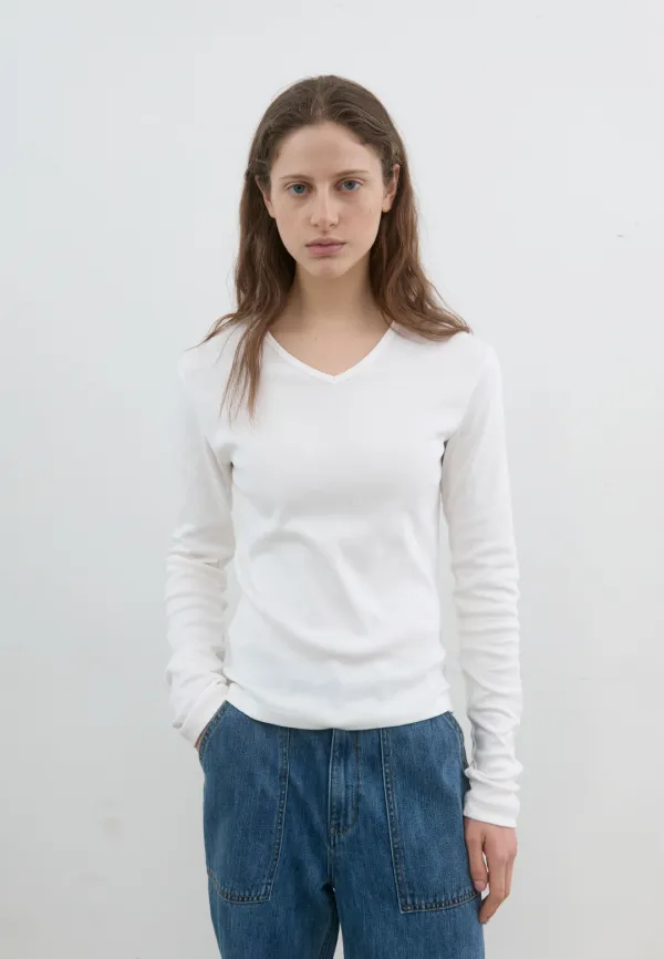 Essential v-neck long sleeve (white)