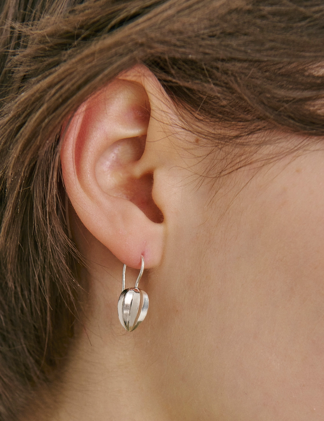 에뜨리브 Petal Drop Hoop Earrings 상품 이미지 2