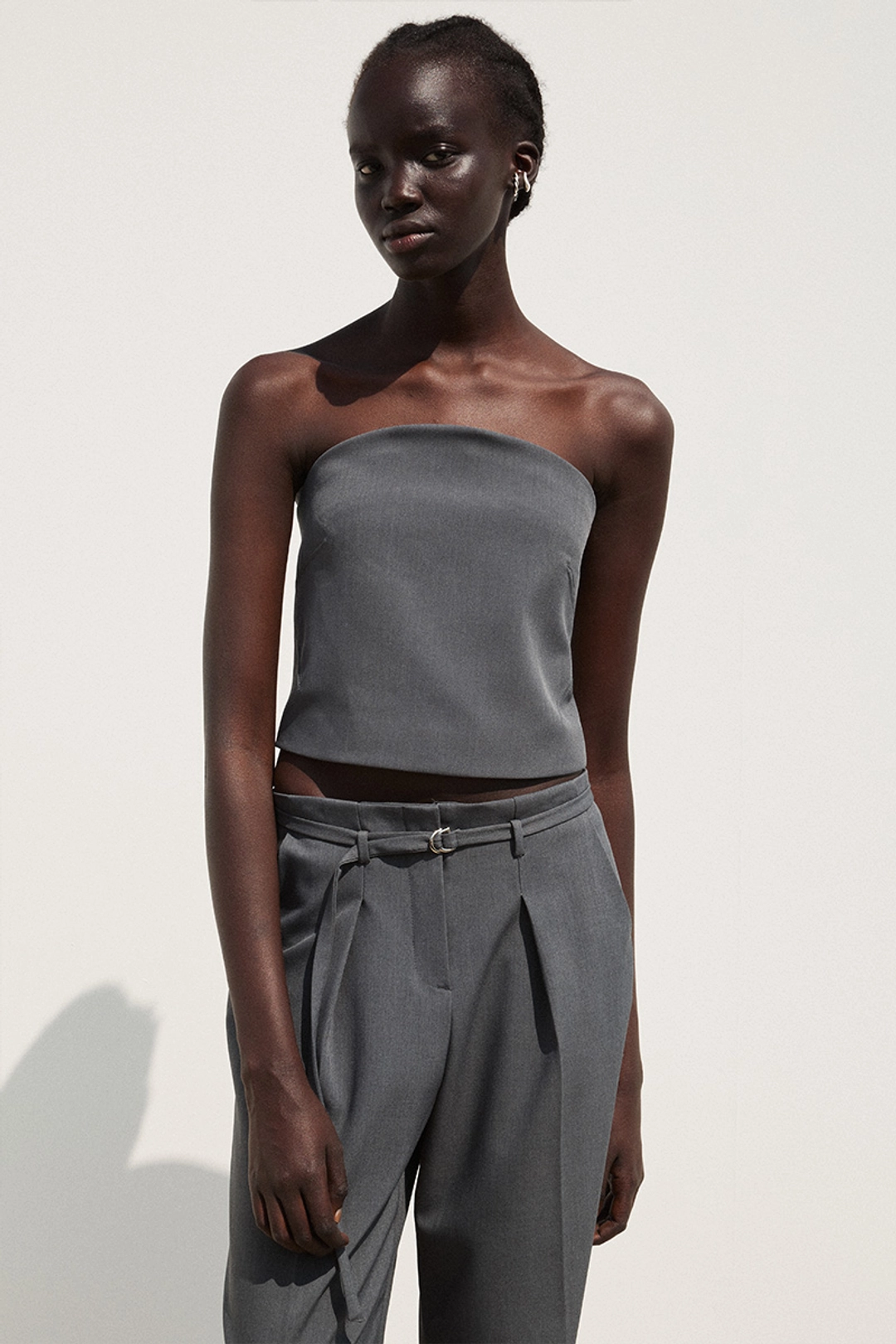 리이 STRAPLESS CROPPED TUBE TOP CHARCOAL 상품 이미지 1