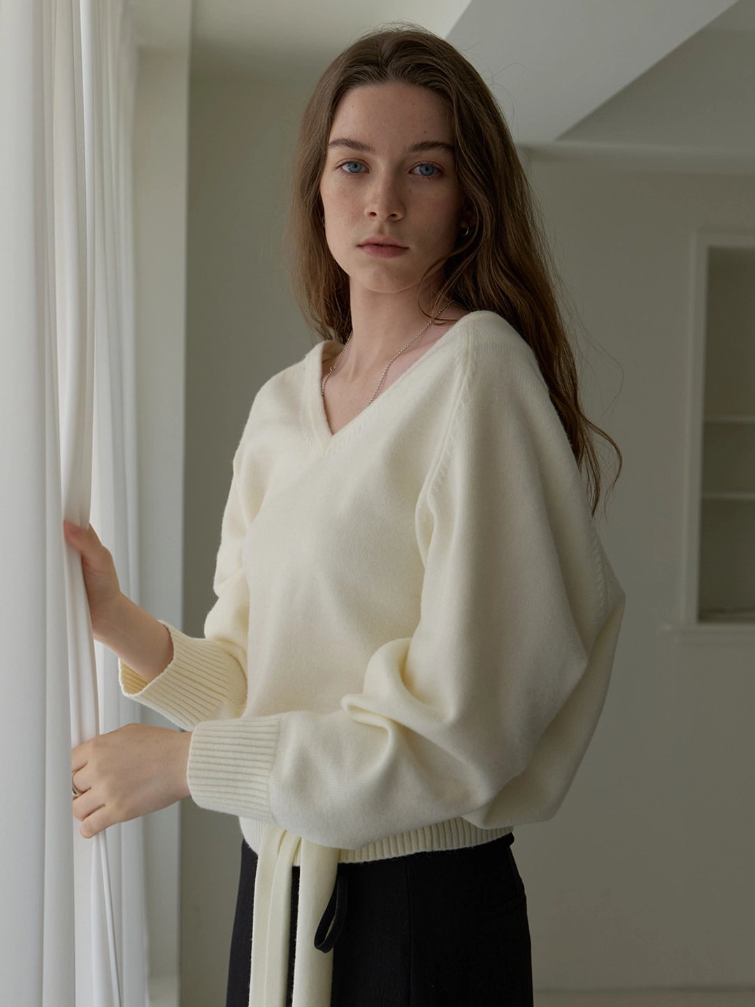 어몽 A V-NECK OVERSIZED MUFFLER  KNIT SET_IVORY 상품 이미지 3