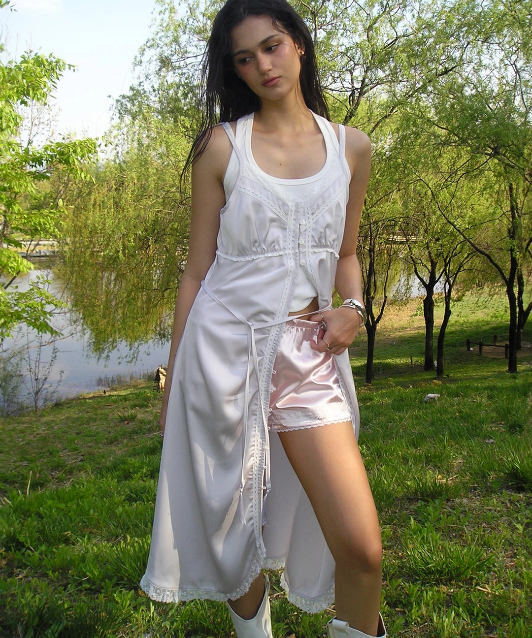 비터셀즈 Haven Satin Long Dress-Light Grey 상품 이미지 2