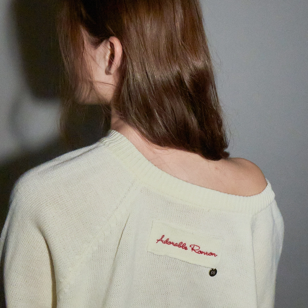 론론 COZY LOOSE FIT V NECK KNIT CREAM 상품 이미지 2