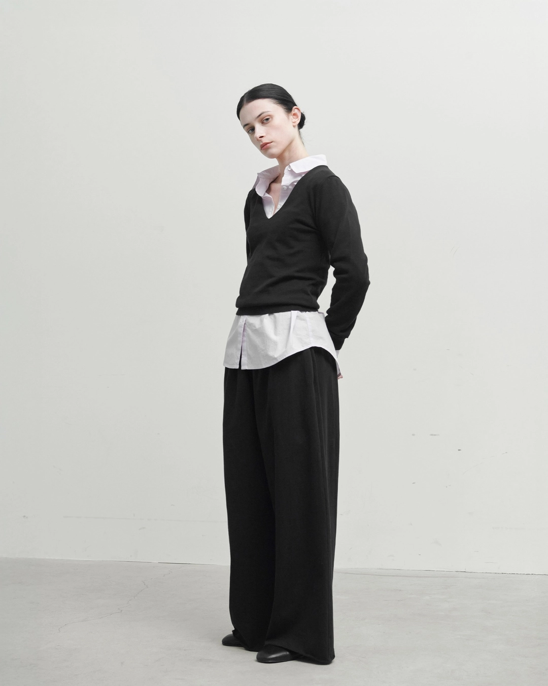 브라운야드 W Organic Cotton V Neck Knit, Black 상품 이미지 2