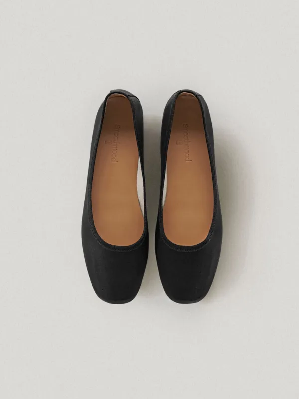 Sia Satin Flat Black (Vibram Sole)