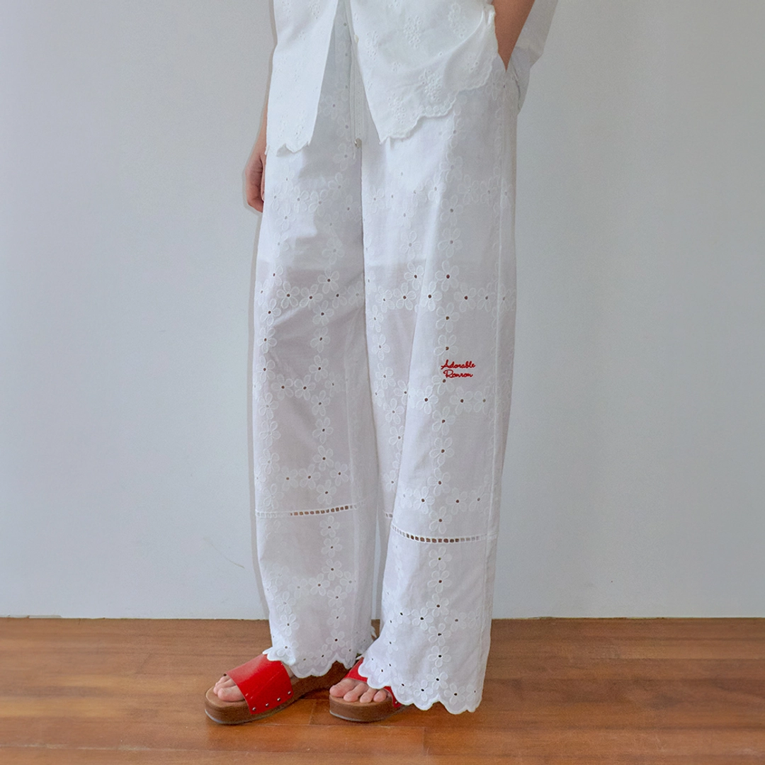 론론 COTTON EYELET SCALLOP PENDANT DROP BANDING PANTS WHITE 상품 이미지 1