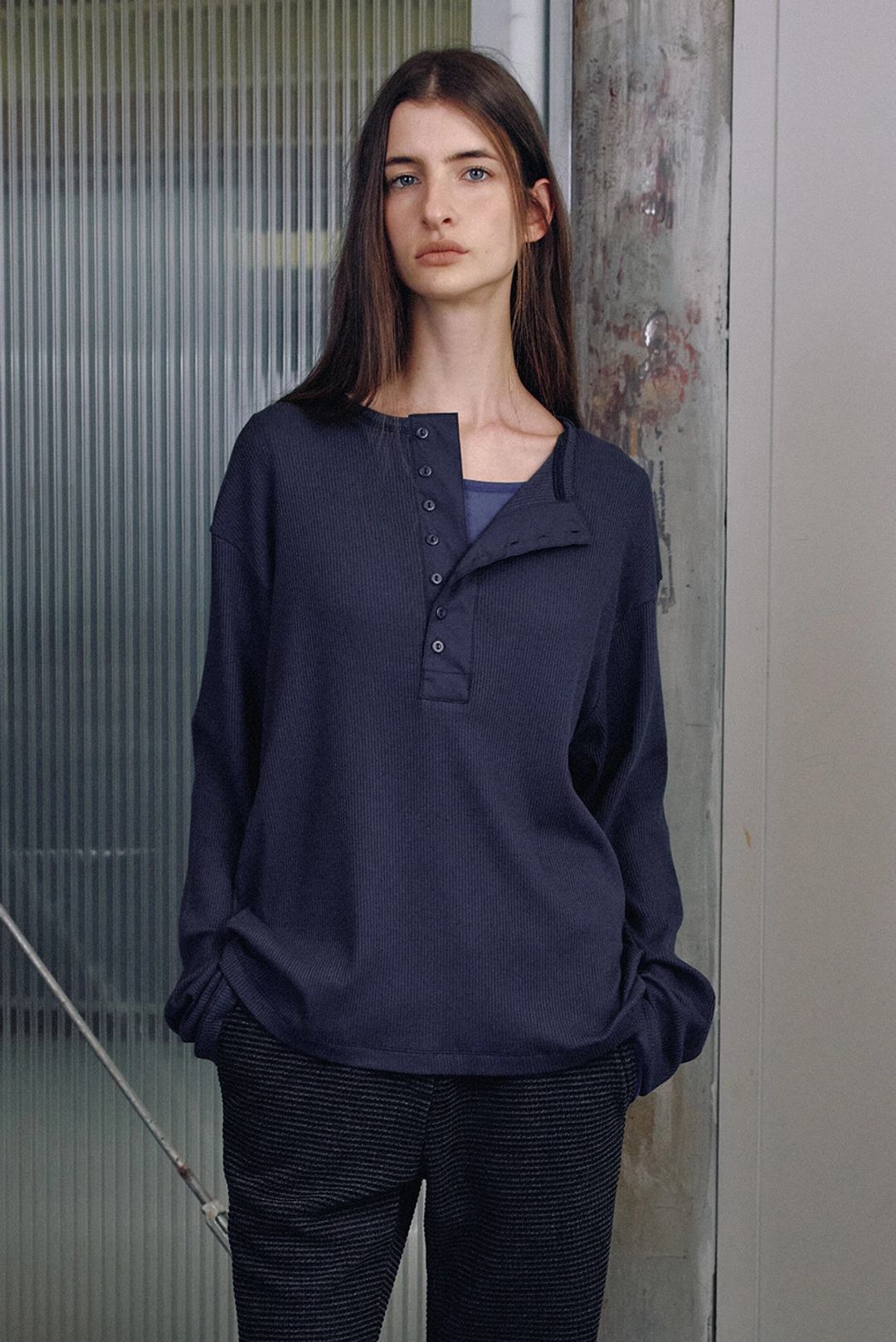 브렌다 브렌든 henly neck tee - navy 상품 이미지 1