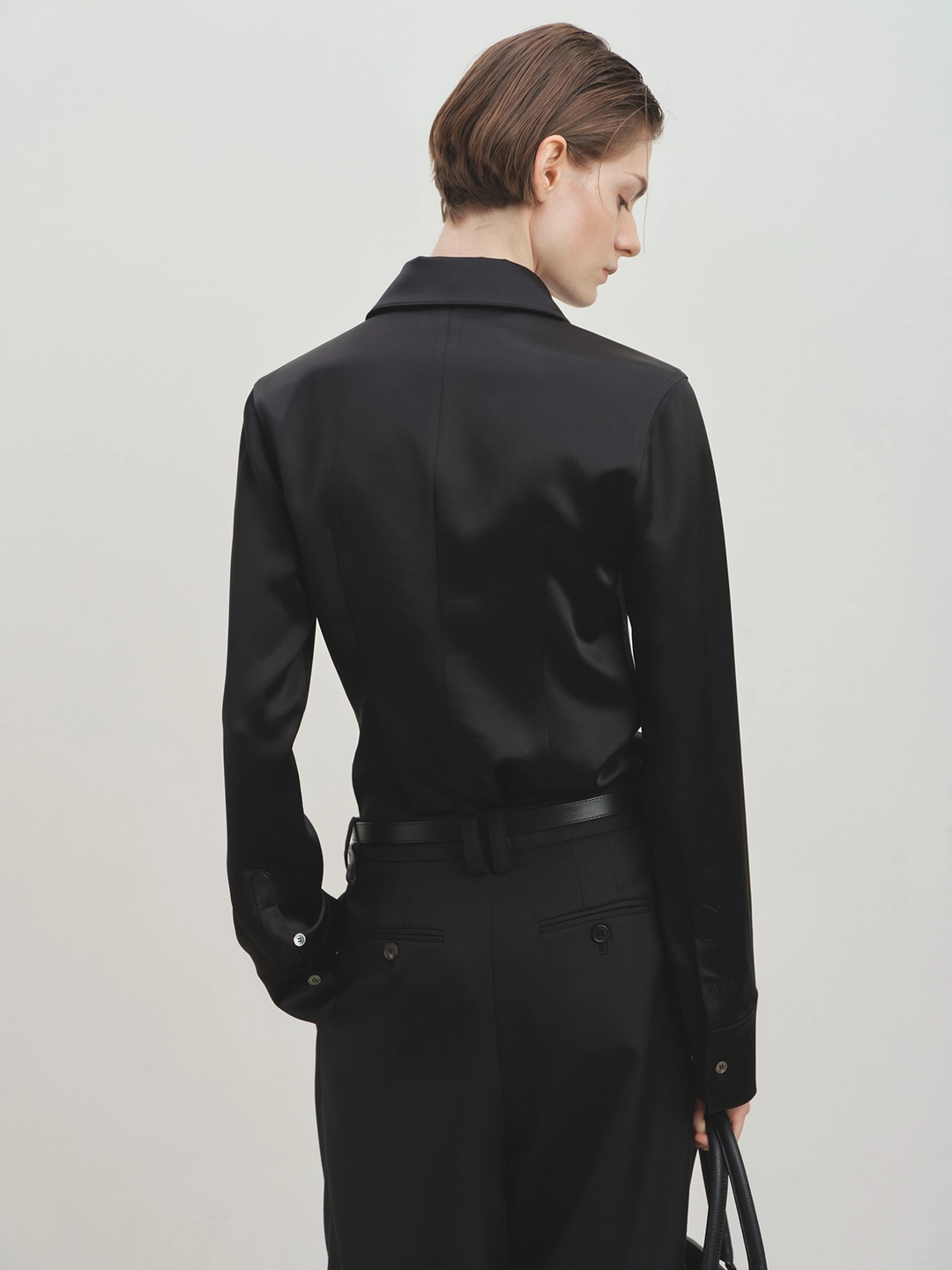 토니웩 (W) POINTED COLLAR FITTED SHIRTS_ BLACK 상품 이미지 1