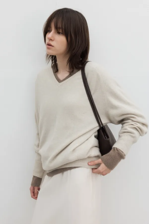 Classic Raccoon V-Neck Knit (Light Beige / Melange Gray / Beige / Black)