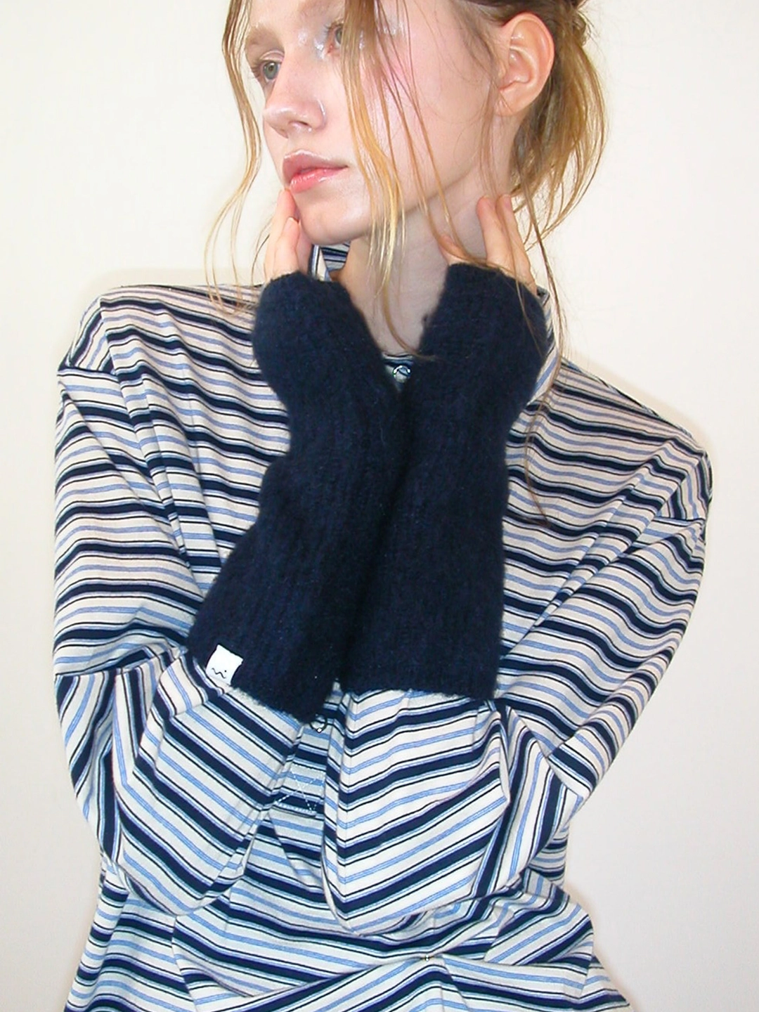 포에브 Fluffy Hand Warmer - Navy 상품 이미지 2