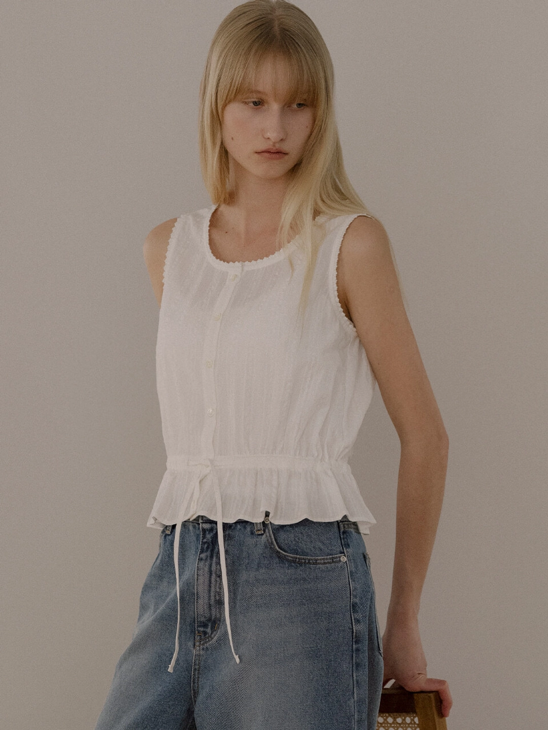 노운베러 Lace shirring sleeveless blouse [KNSS04BL03]_Ivory 상품 이미지 2