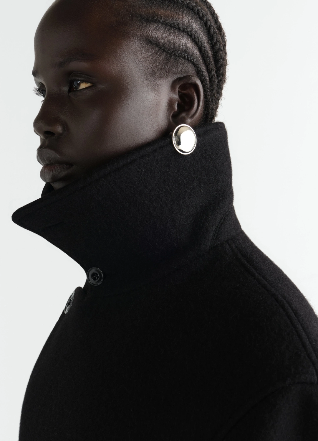 르메르 WITCH MIRROR EARRINGS IN BRASS 상품 이미지 2