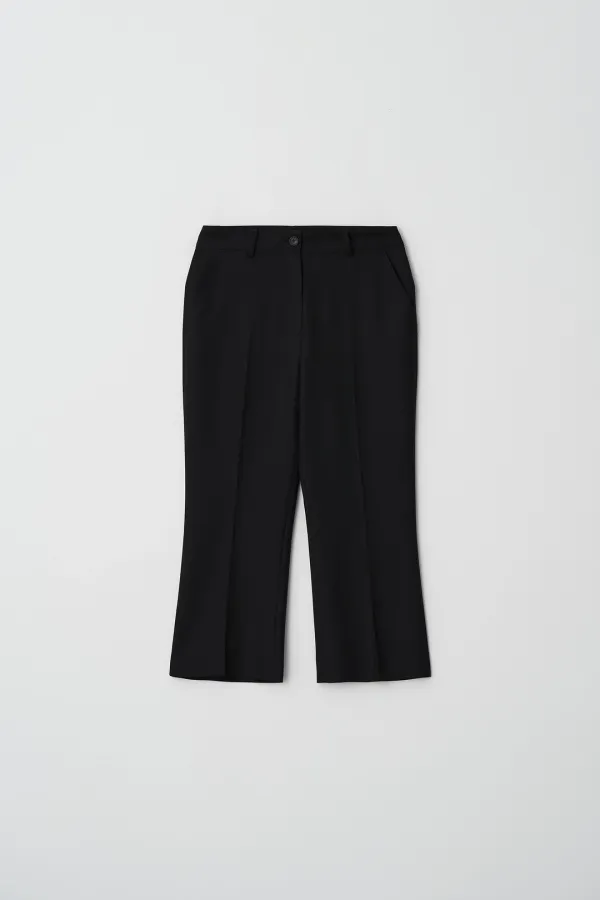 [6th] Essential Capri Pants