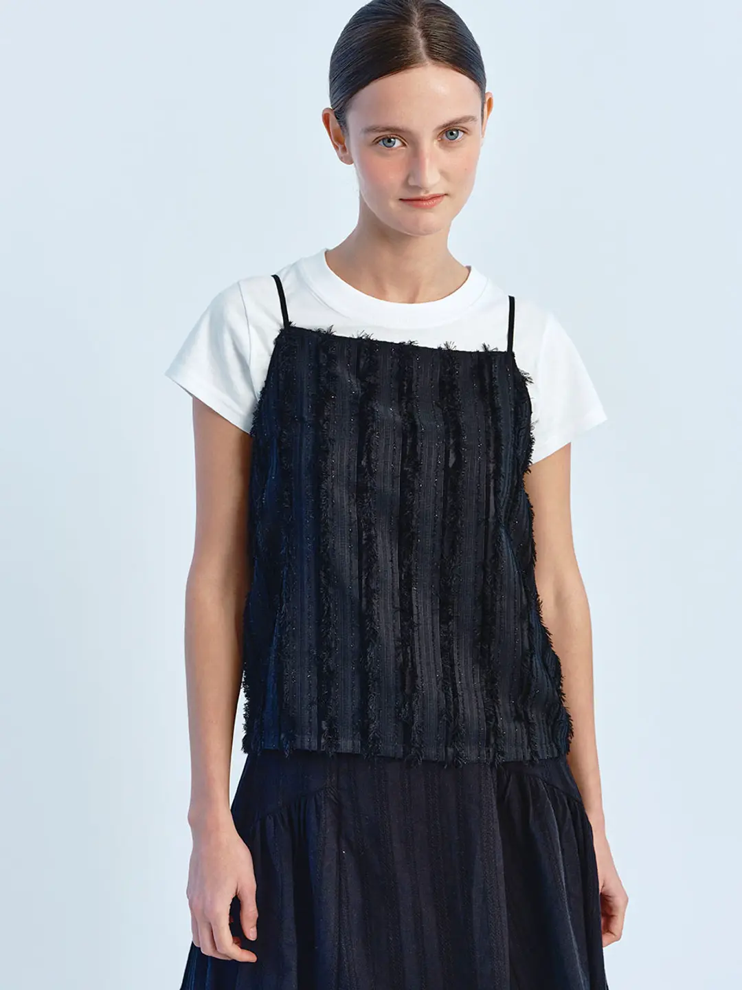 쏘이르 FRINGE SLEEVELESS BLOUSE - BLACK 상품 이미지 2