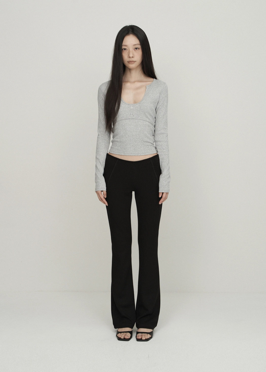 보헤미안서울 KEY HOLE NECK TOP, GRAY - bohemseo 상품 이미지 2