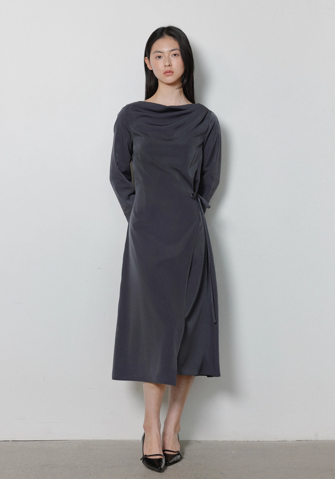 엘로주 Claire Drape Layered OPS (Charcoal) 상품 이미지 1