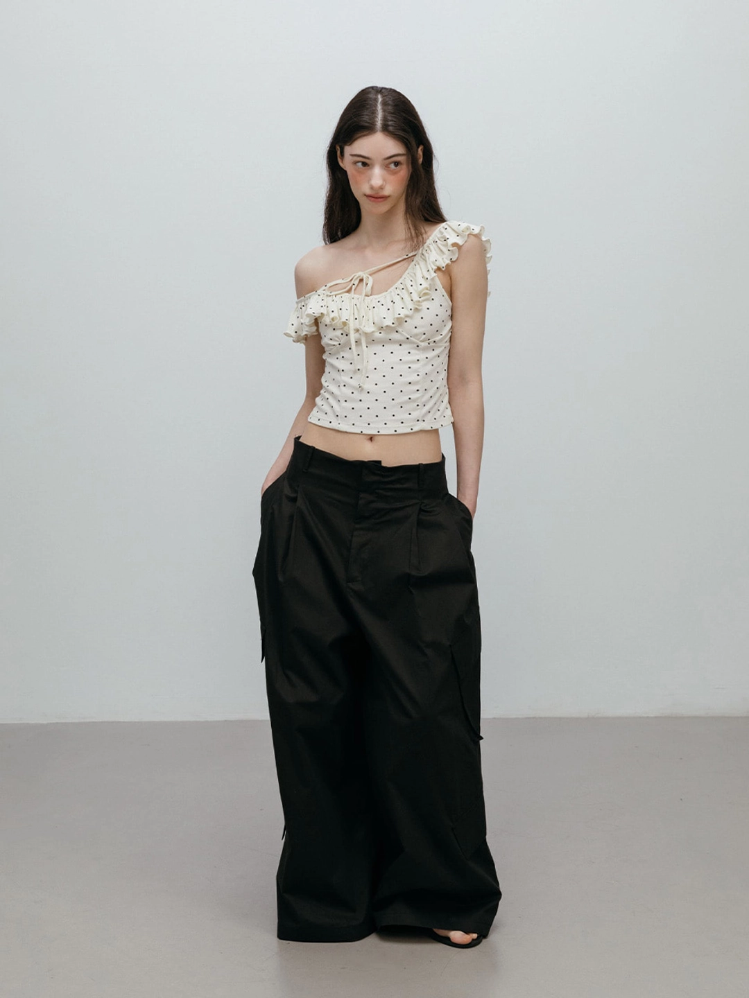 모이페어 PINTUCK CARGO PANTS / BLACK 상품 이미지 2