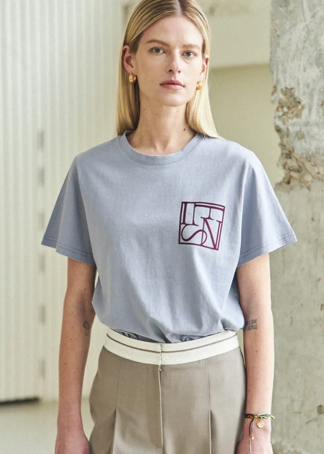 메종드이네스 INES LOGO T-SHIRT_INDIE BLUE 상품 이미지 2