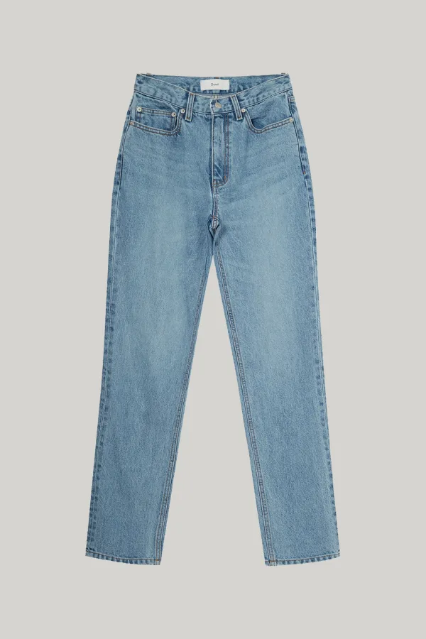 ESSENTIAL STRAIGHT JEANS LIGHT BLUE