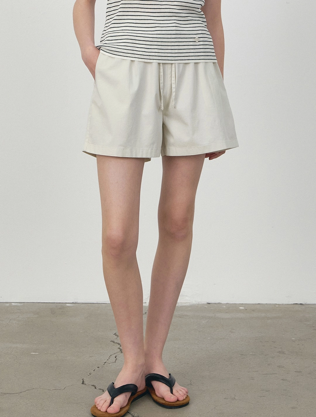 로에일 Stretch cotton string shorts_Cream 상품 이미지 1
