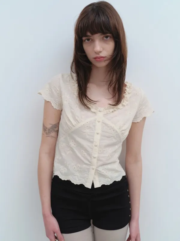 Scallop Lace Blouse [Beige]