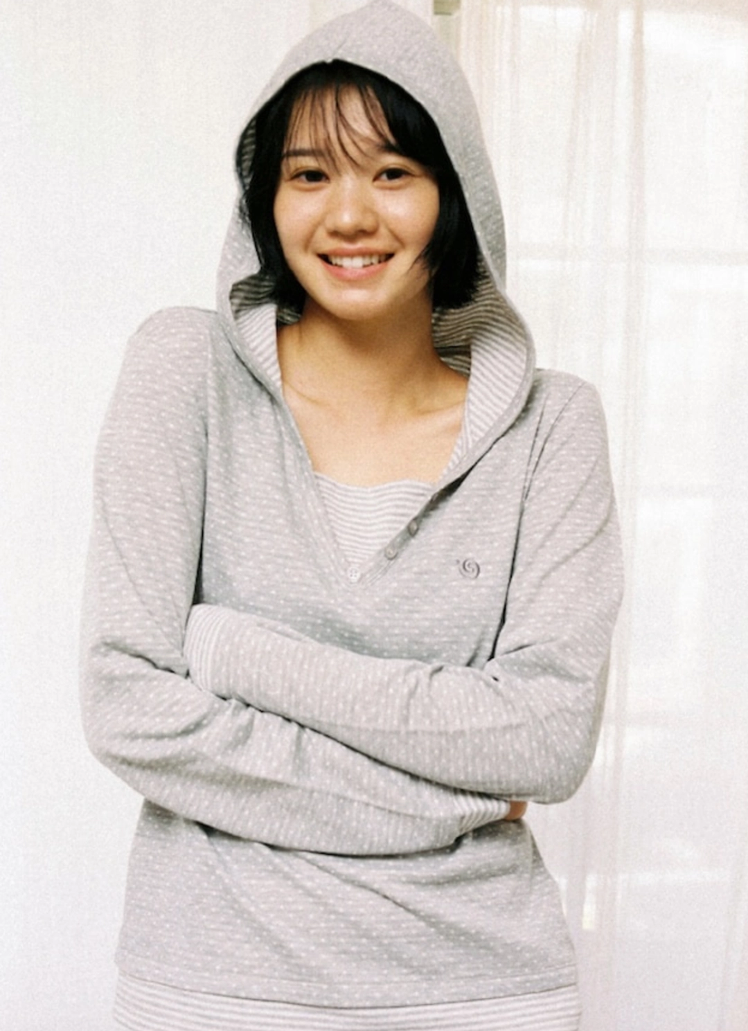 에이이에이이 HOODED HENLEY NECK TEE [LIGHT GREY] 상품 이미지 2